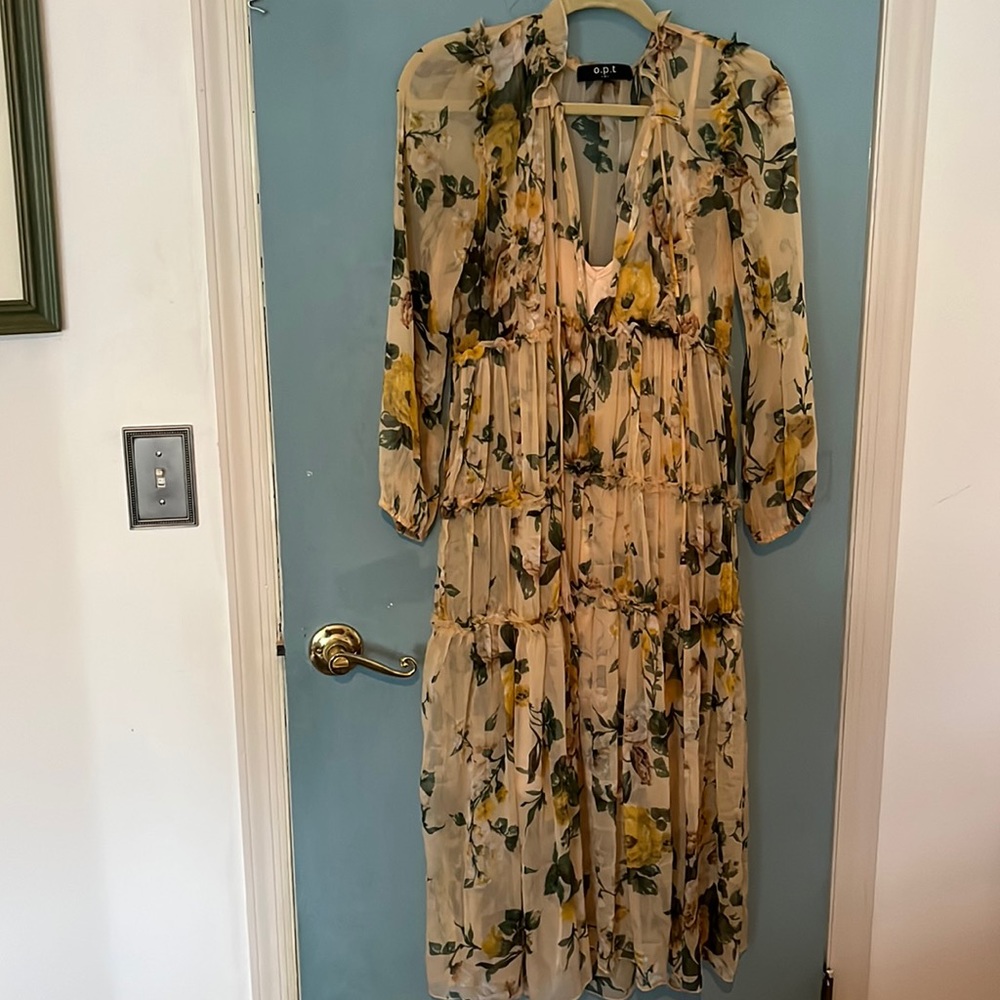 Yellow floral midi dress 🌞